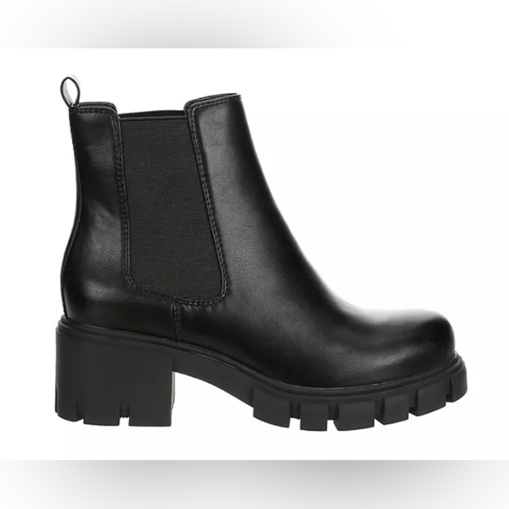 Madden Girl Tessa lug Chelsea boot